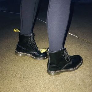 Black shiny dr. martins🖤🥾💓